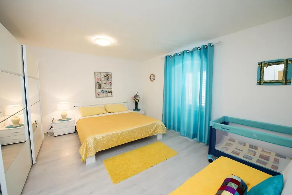 Apartment Dea Split