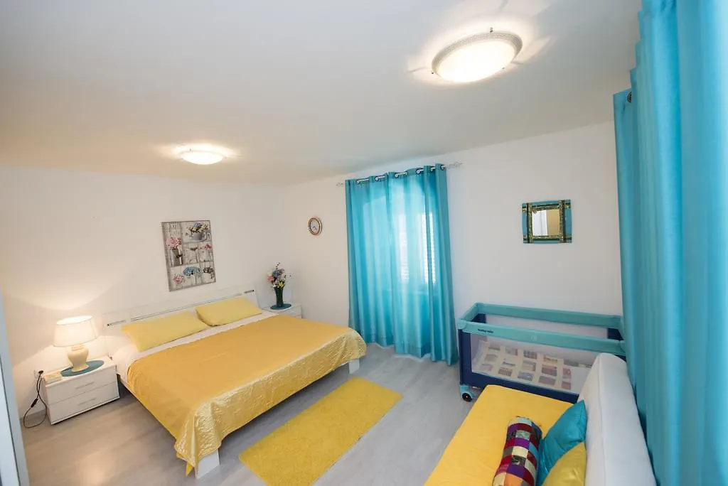 Apartment Dea Split