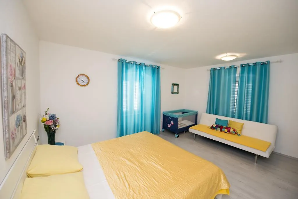 Apartment Dea Split