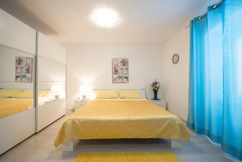 Apartment Dea Split 0*,  Croatia