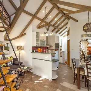  Apartment Romansa